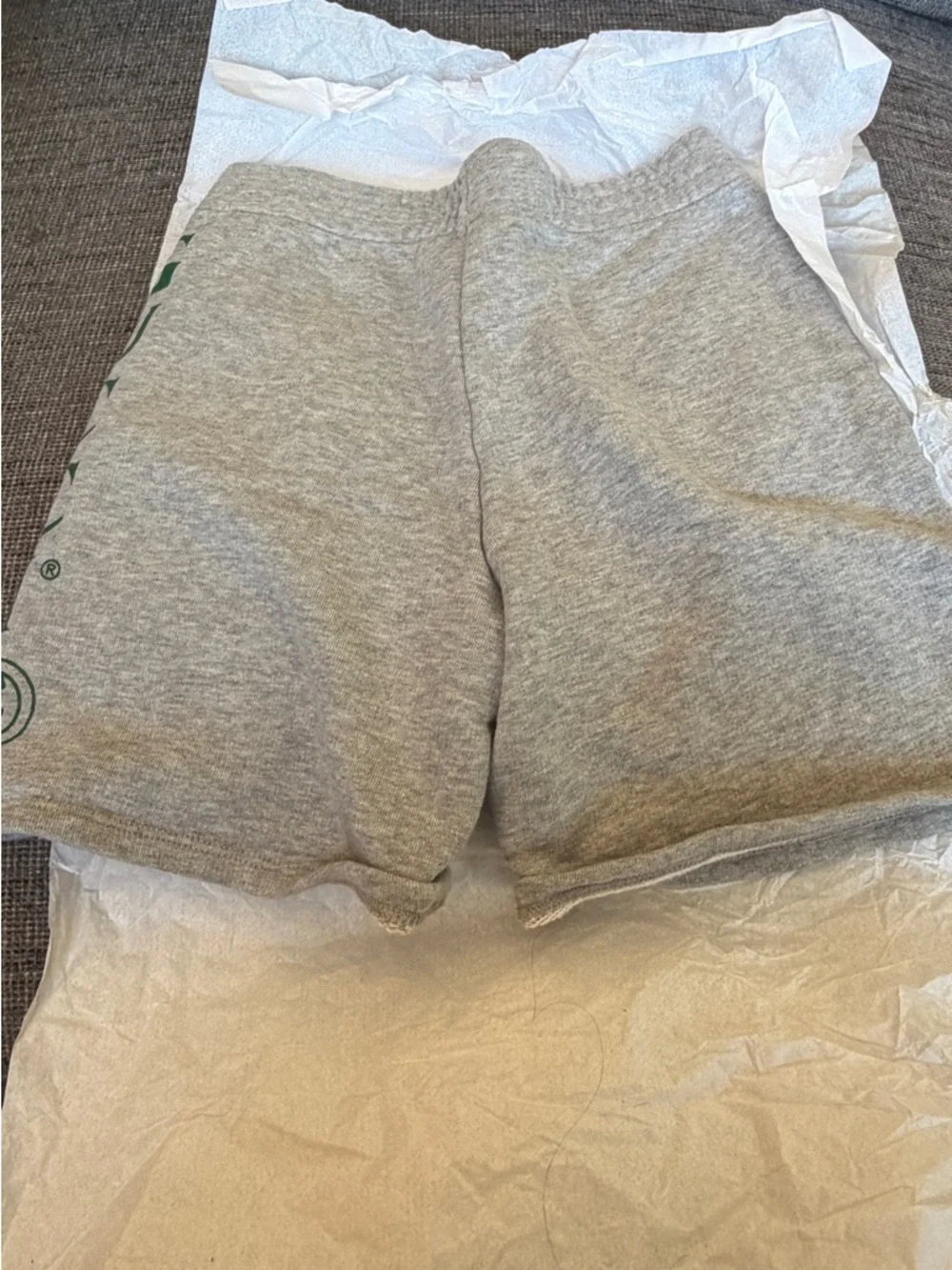 Gucci Gray Sweatshorts with Green Logo Print - Picture 4 of 4
